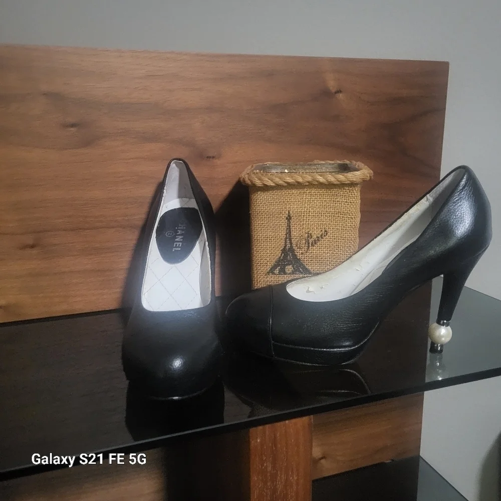 CHANEL PEARL CAVIAR PUMPS SIZE 38 - Picture 2 of 16